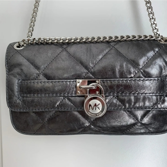 MICHAEL KORS HAMILTON Quilted Flap Shoulder Clutch - Picture 4 of 10